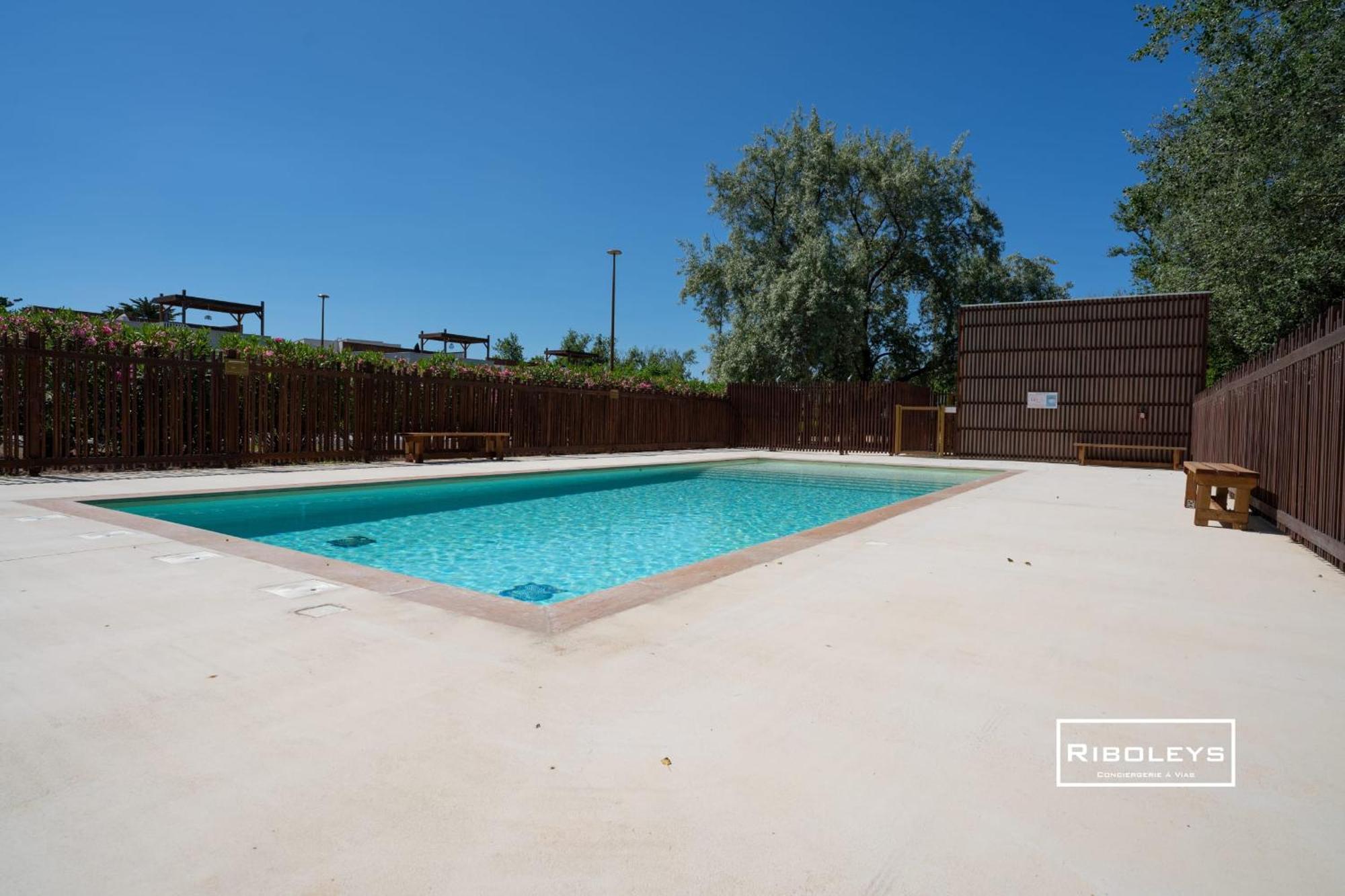 Villa T3 Climatisee En Residence Avec Piscine Виас Экстерьер фото
